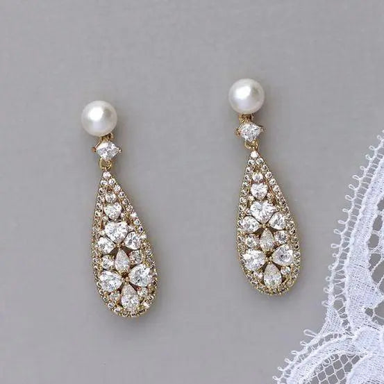 Vintage pearl earrings with shine