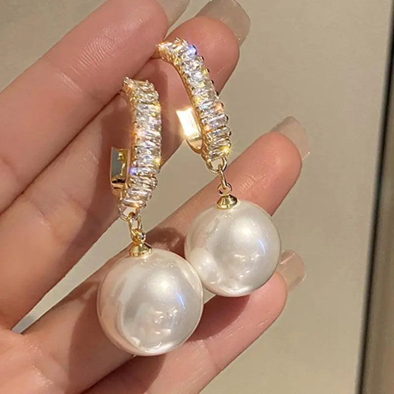 Luxury earrings with pearls and zircons
