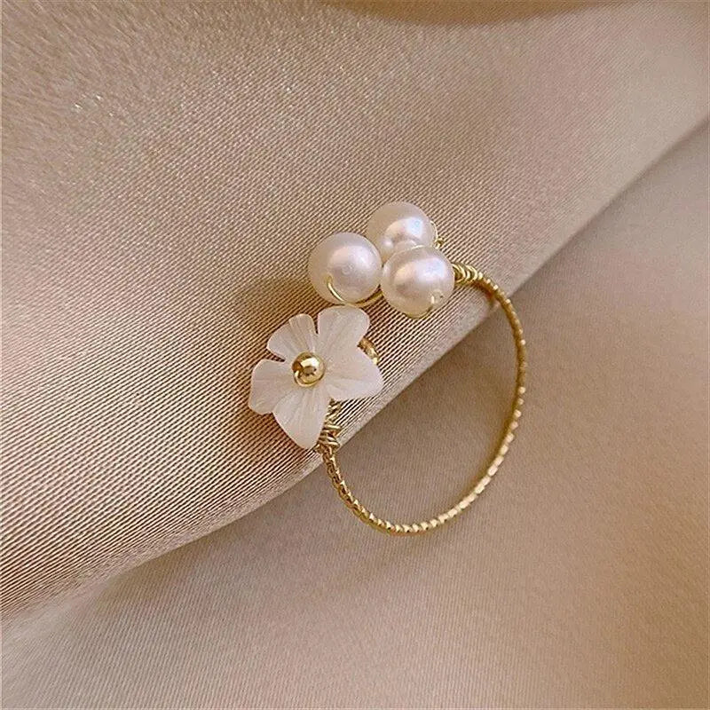 Adjustable gold pearl flower ring