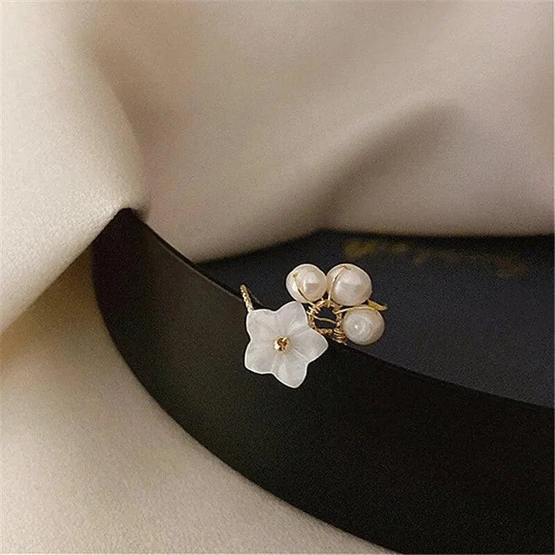 Adjustable gold pearl flower ring