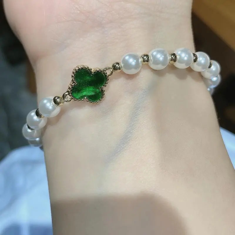 Emerald clover bead bracelet
