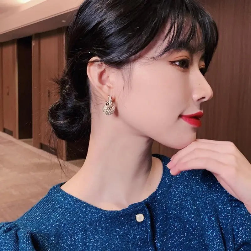Gold earrings with pearls of love