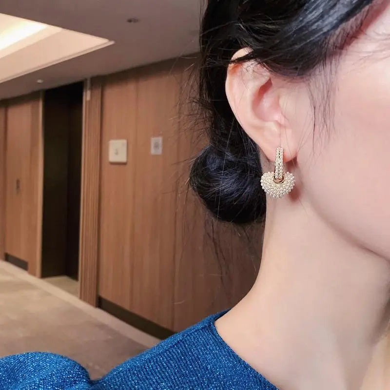 Gold earrings with pearls of love