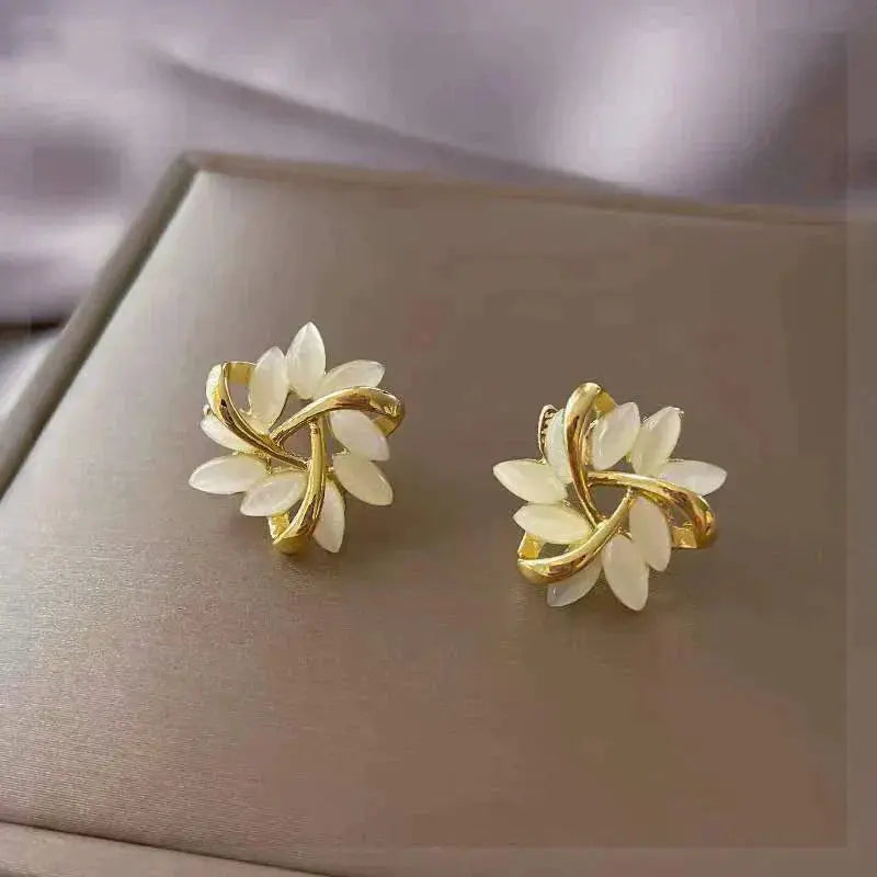 Luxury gold earrings with white opal