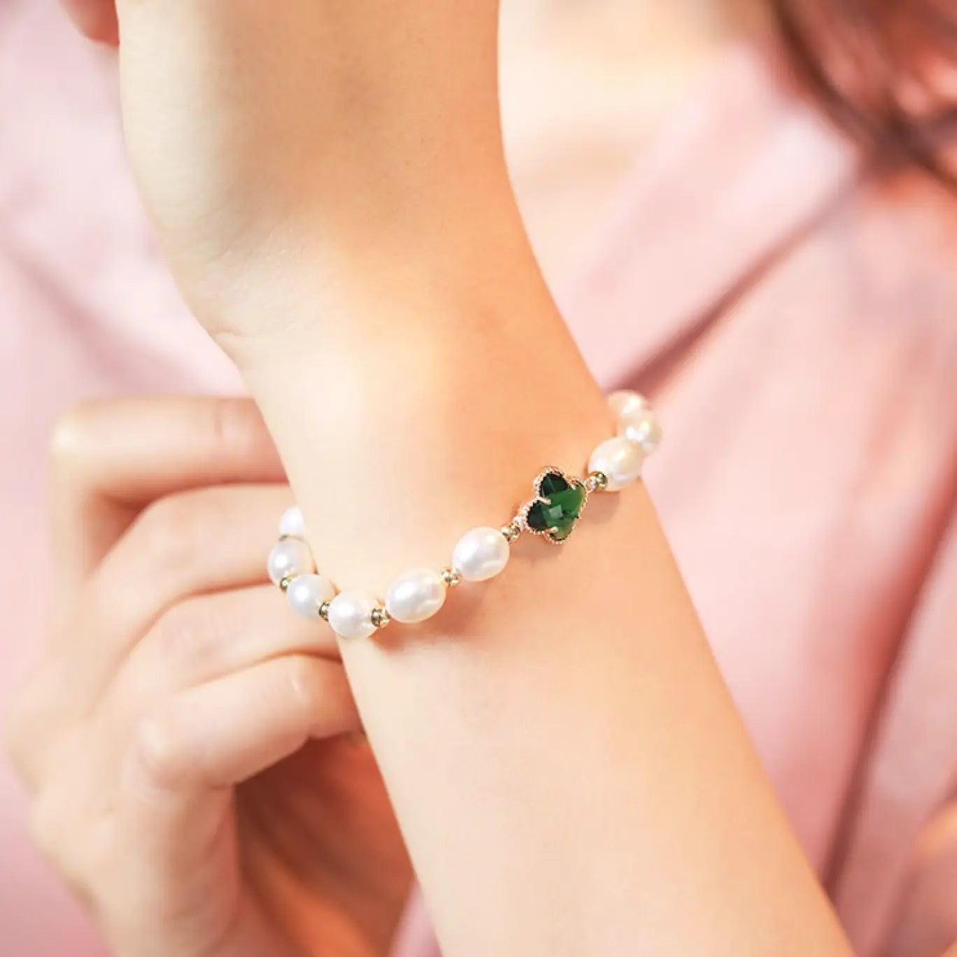 Emerald clover bead bracelet