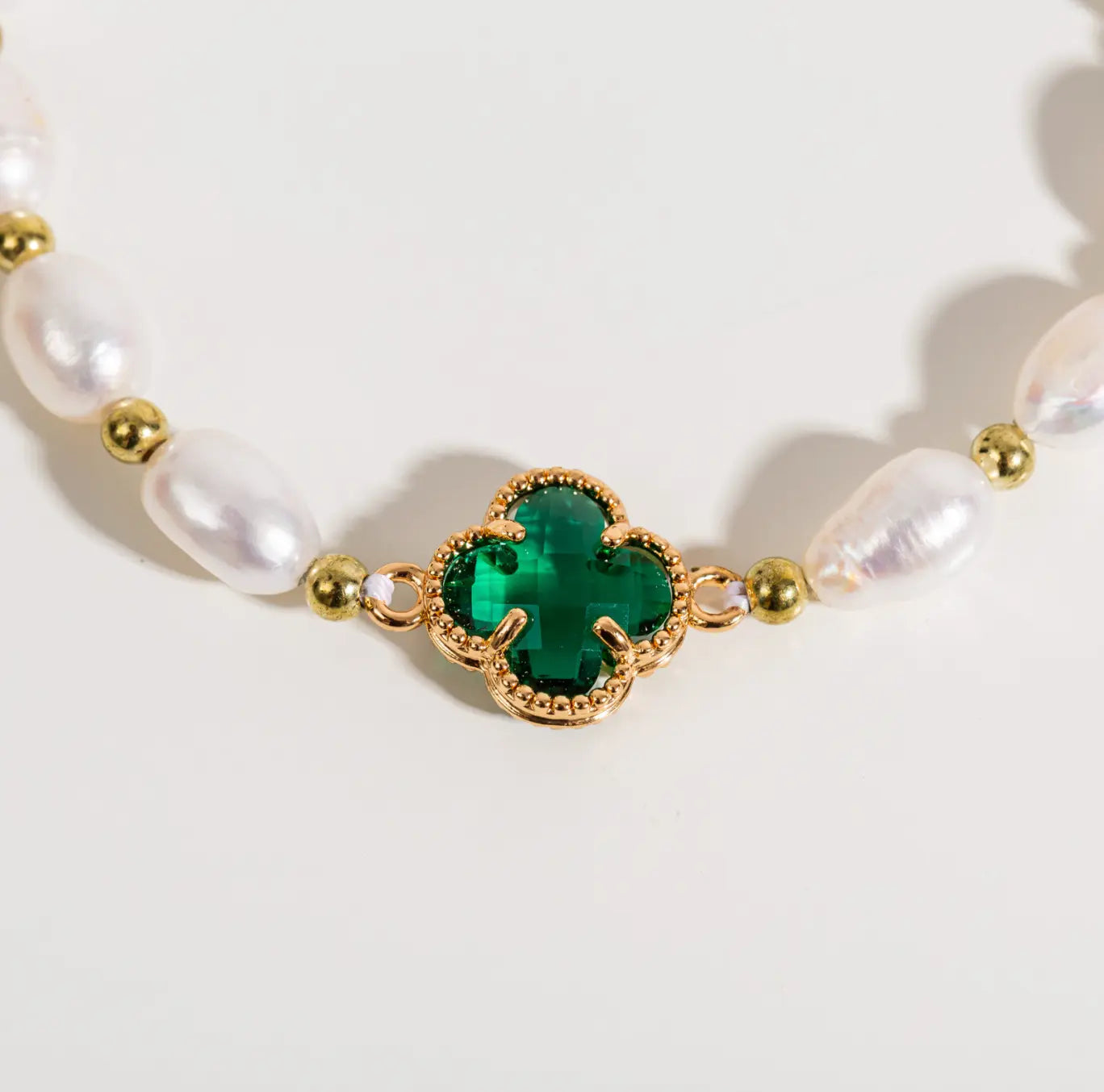 Emerald clover bead bracelet