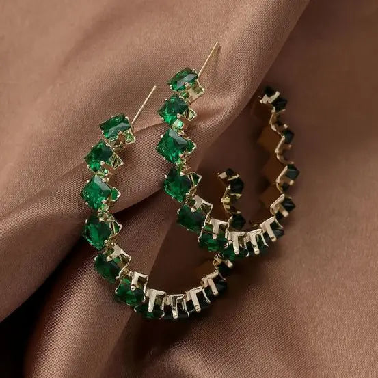 Green earrings in gold