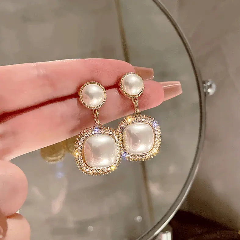 Elegant square earrings with pearls in light color
