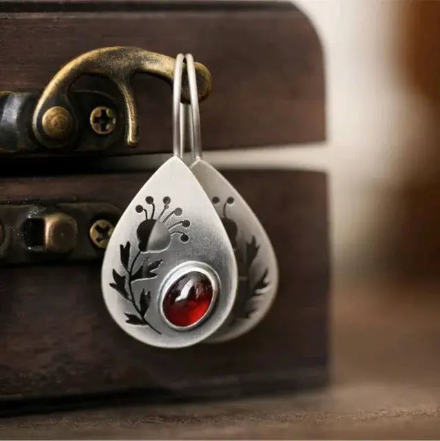 Crystal vintage style earrings in red color