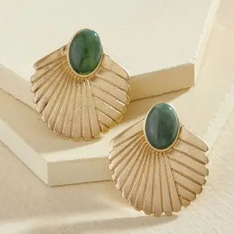 Vintage style earrings made of gold and green shells