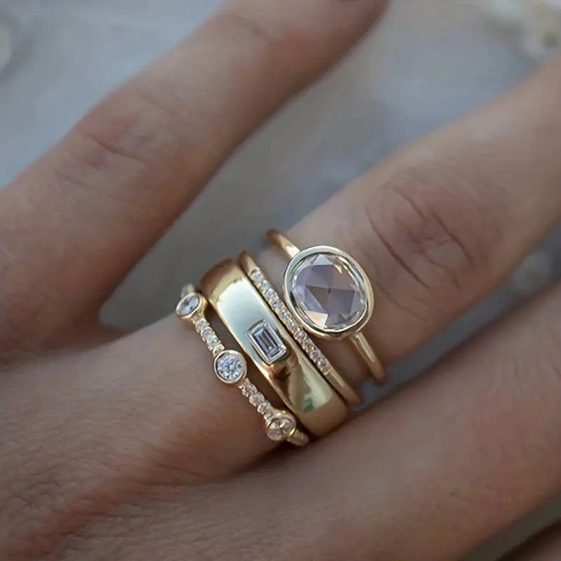 Ring set with zirconia and gold in vintage style