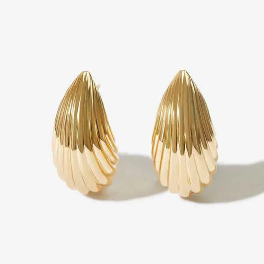 Vintage style earrings in embossed gold