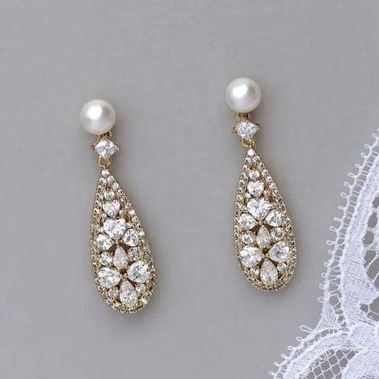 Vintage pearl earrings with shine