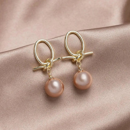 Gold earrings with pearls