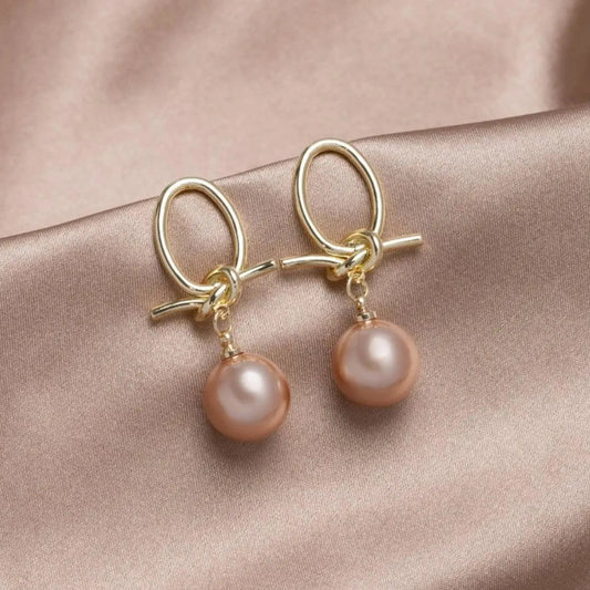 Gold earrings with pearls