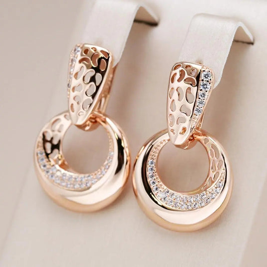 Elegant circle earrings in gold color