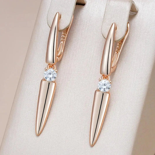 Earrings with shiny tips in elegant gold