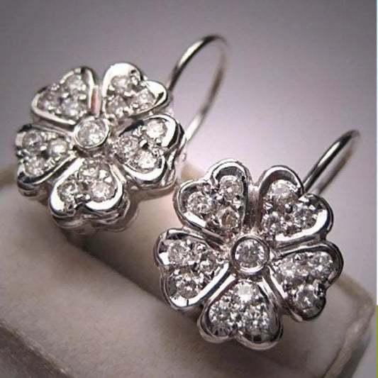 Vintage style earrings with bright daisies