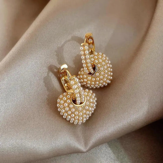 Gold earrings with pearls of love