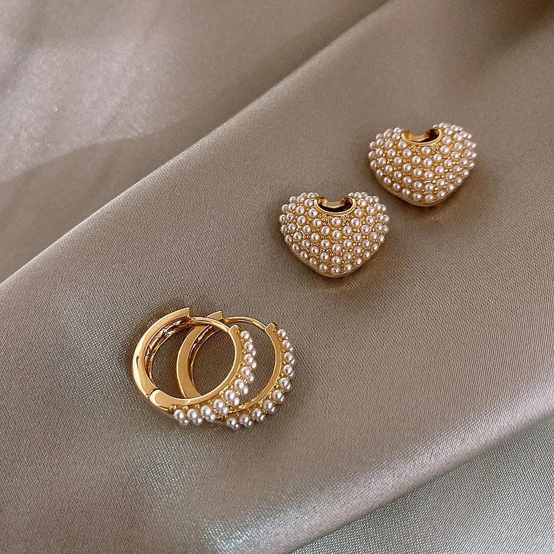 Gold earrings with pearls of love
