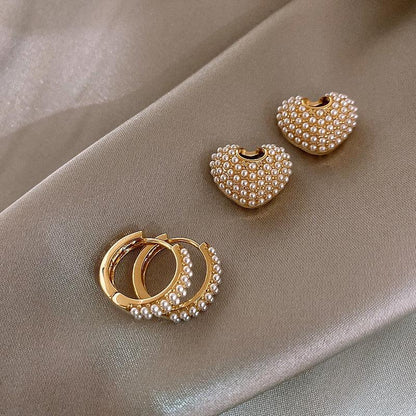 Gold earrings with pearls of love