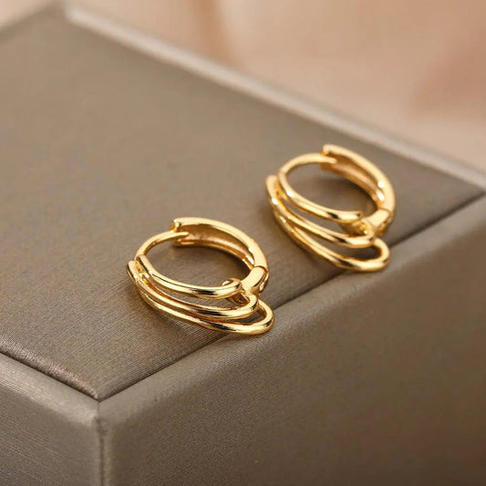 Minimalist round gold earrings