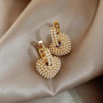 Gold earrings with pearls of love