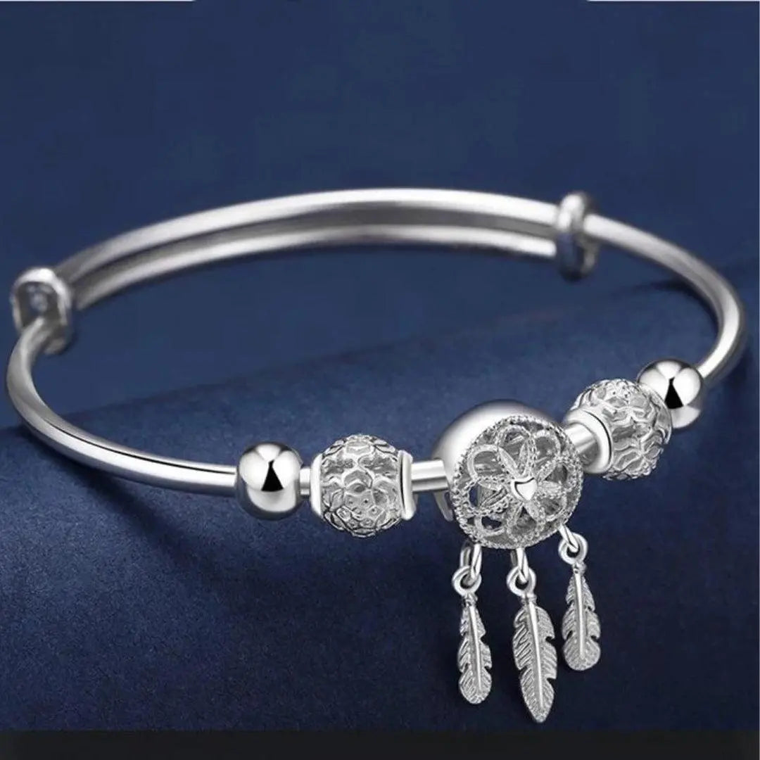 Adjustable bracelet with triple leaf pendants in sterling silver