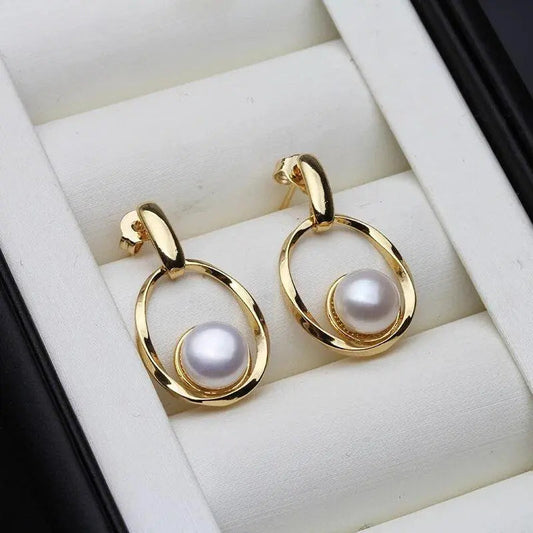 Elegant gold and pearl earrings