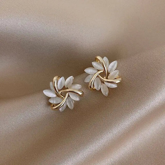 Luxury gold earrings with white opal