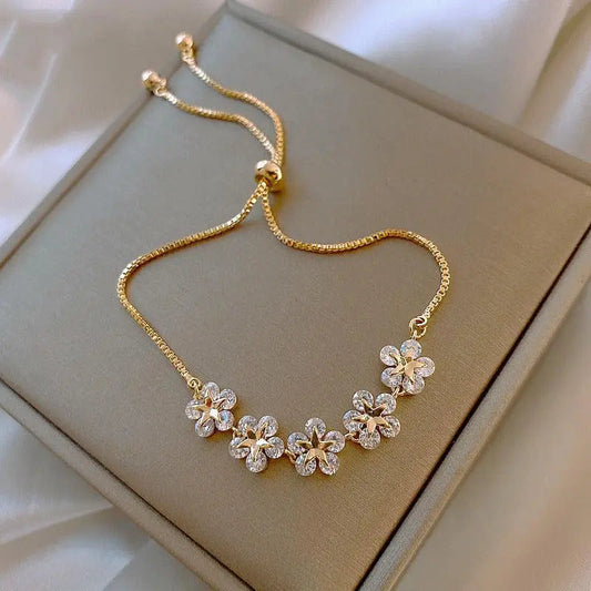 Gold bracelet with crystal daisies