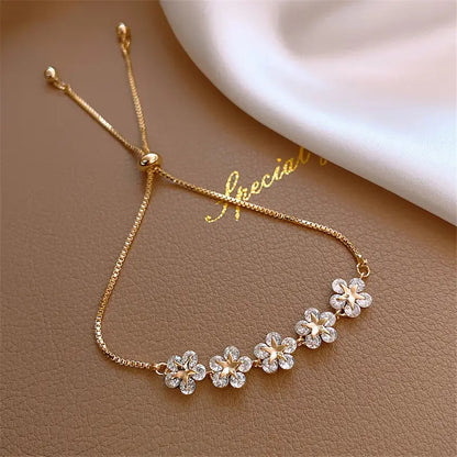 Gold bracelet with crystal daisies