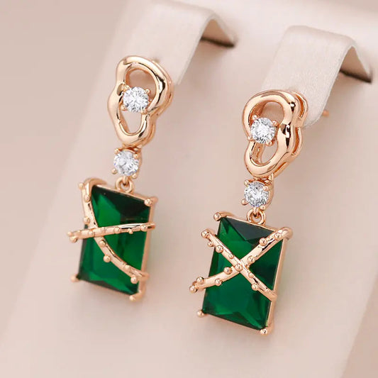 Small earrings with green crystal in gold color