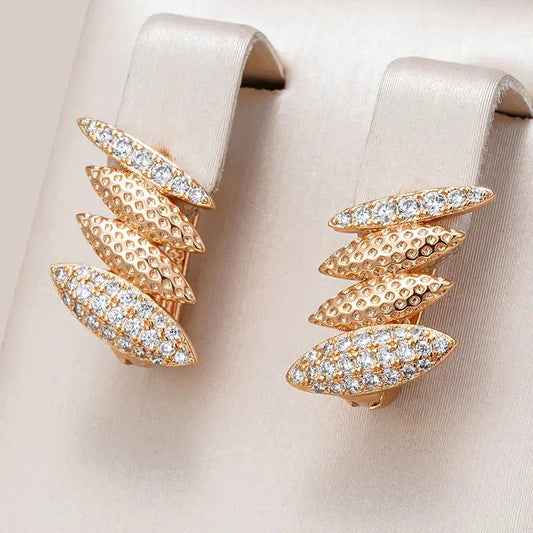 Gold and shiny earrings with pupils
