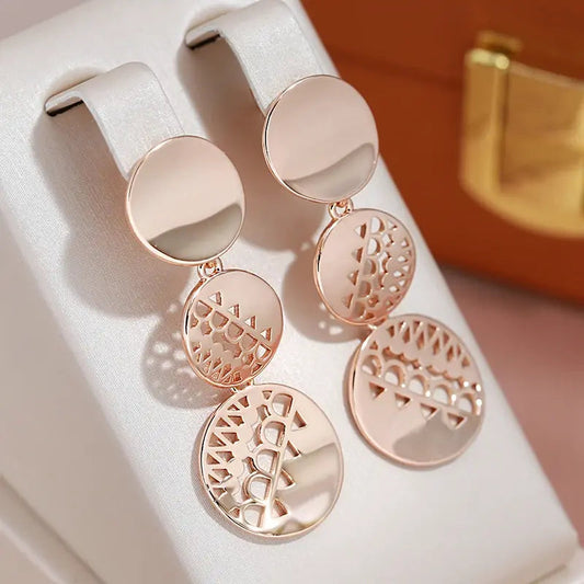 Elegant round gold earrings