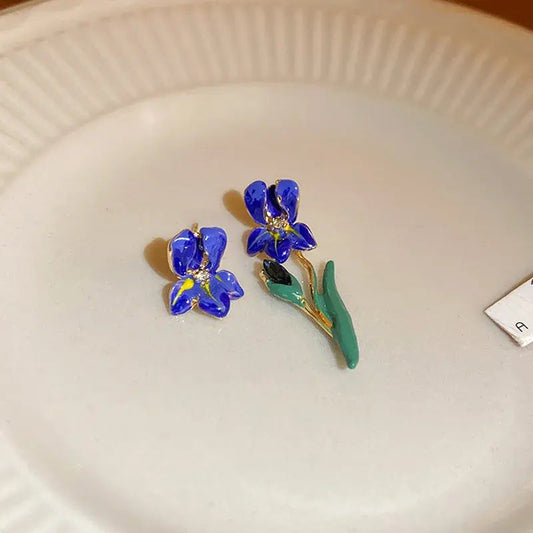 Earrings with blue flowers
