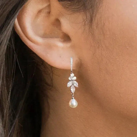 Pendant pearl earrings with zirconia leaves