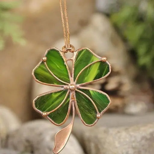 Necklace with green clover