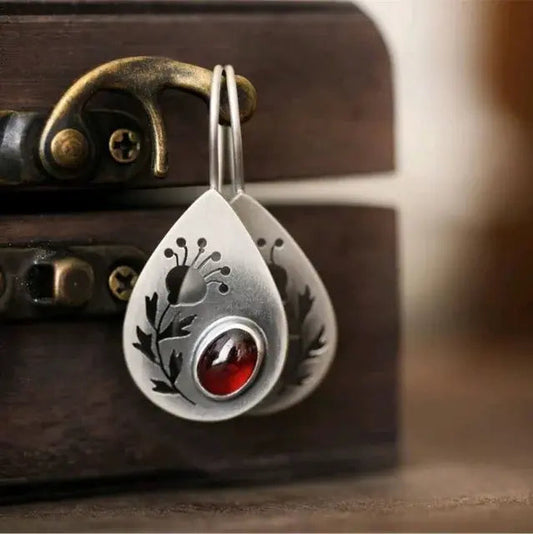Crystal vintage style earrings in red color