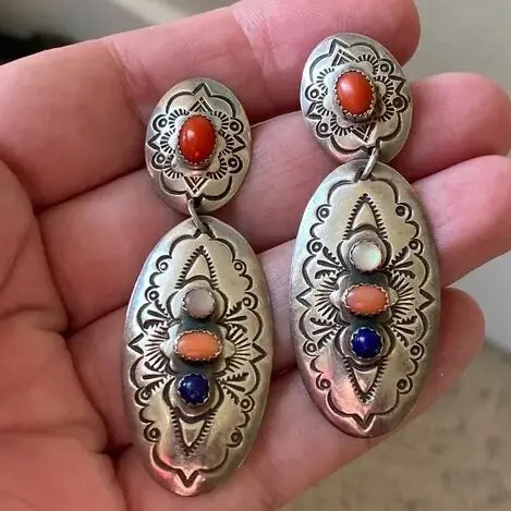 Two-point earrings with stones in vintage style