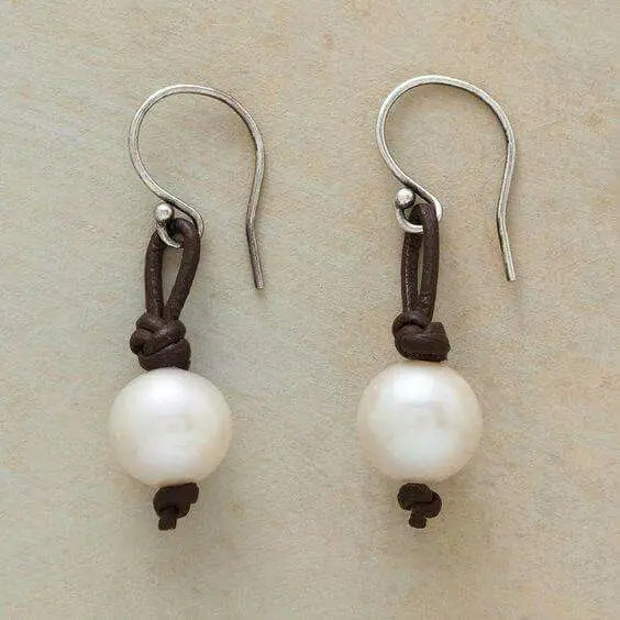 Leather earrings with pearls in vintage style