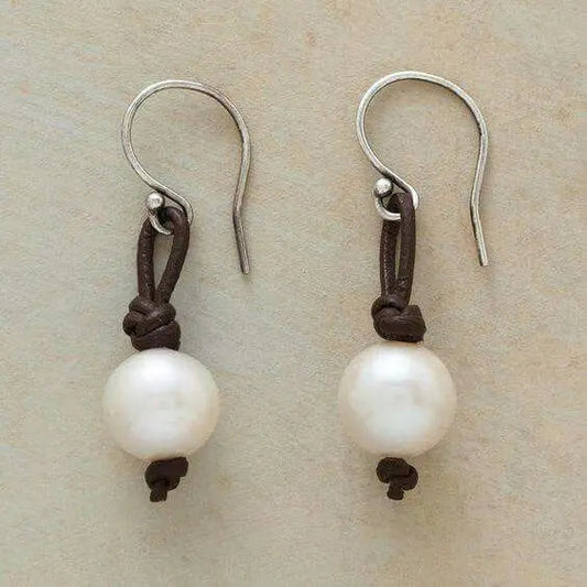 Leather earrings with pearls in vintage style