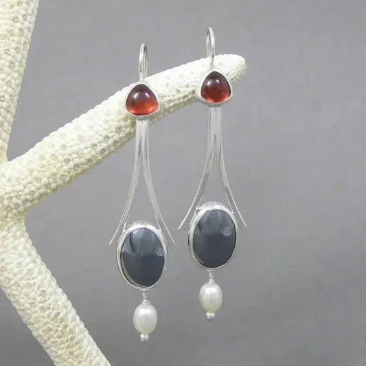 Pearl earrings with red crystal